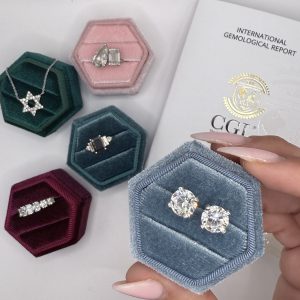 עגילים צמודים 4 קראט סה״כ