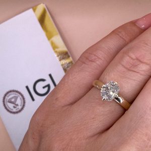 1 Carat Cushion Brilliant E VS1 טבעת אירוסין עם יהלום מעבדה על היד