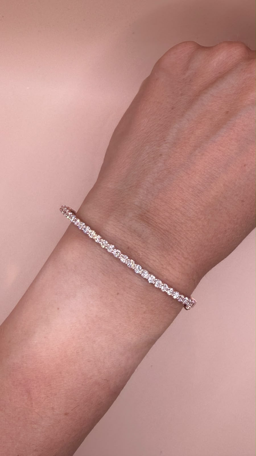 צמיד יהלומים מקולקציית DIAMONDS FOR ALL על פרק כף היד